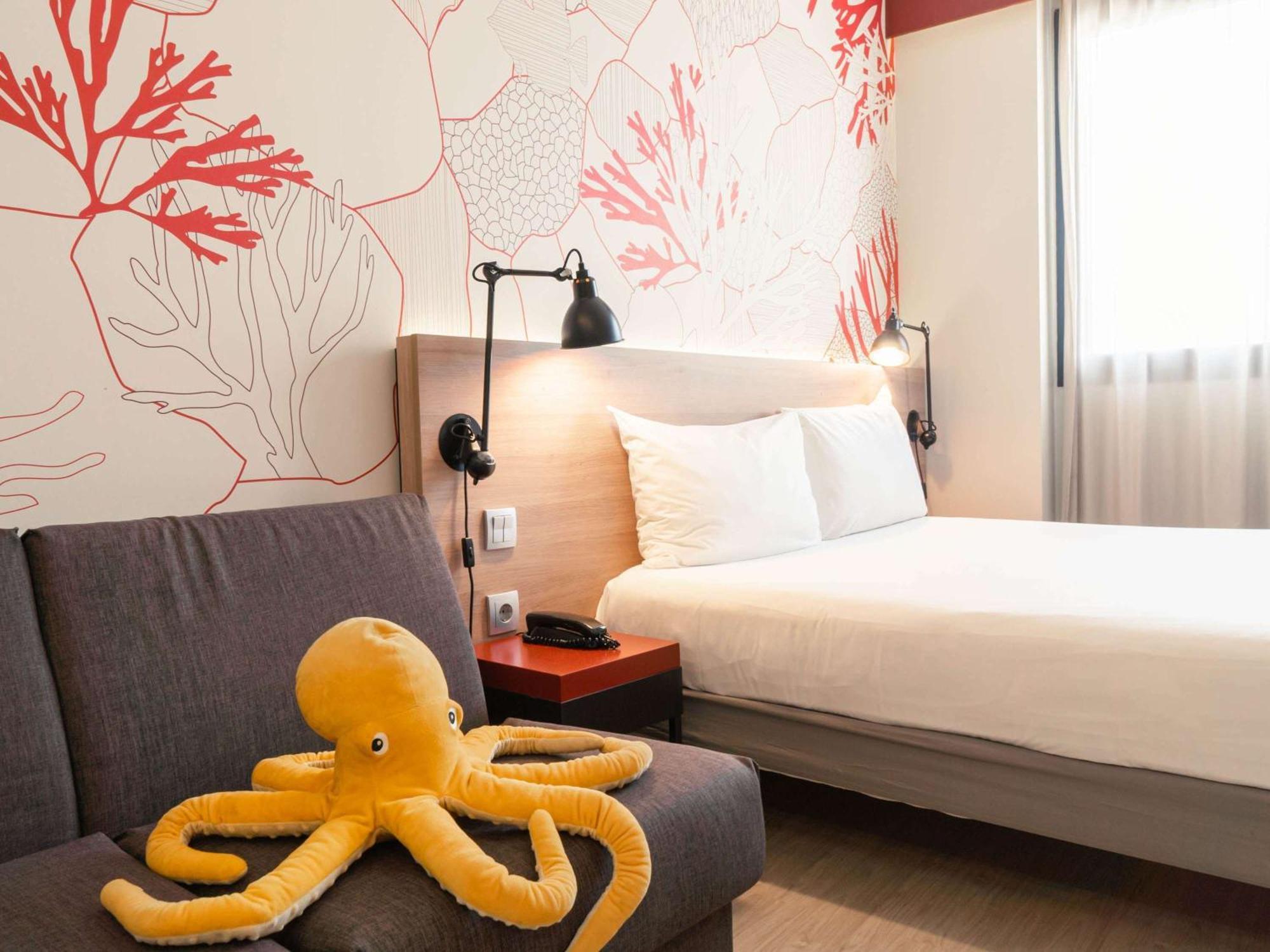 Ibis Styles Barcelona City Bogatell Bagian luar foto